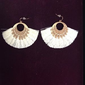 🔴NWT. Fringe Earrings are all the rage!!